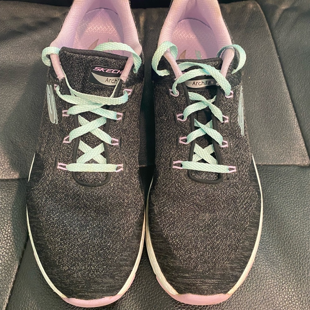 Sketchers arch fit tennis shoes size 8